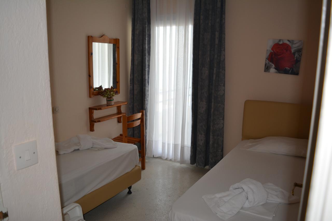 Kangaroo Hotel Mola Kaliva Exterior foto